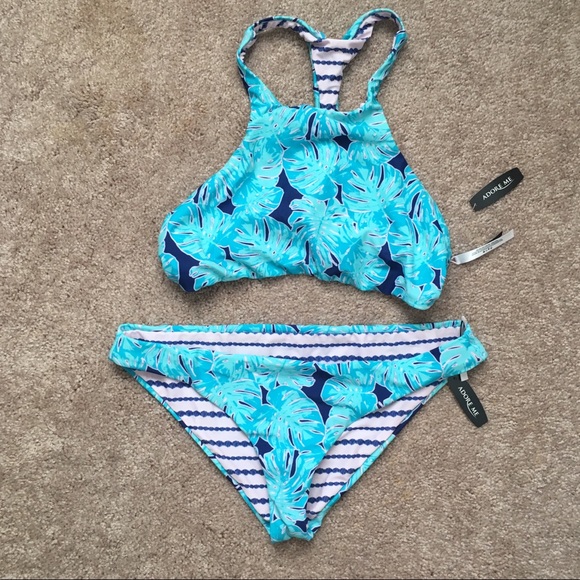 NWT - Super fun & reversible bikini! - Picture 3 of 3